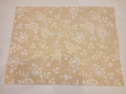 Feltro avorio scuro nuvolato stampa rose bianco 