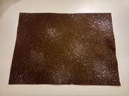 Feltro marrone scuro con brillantini argento