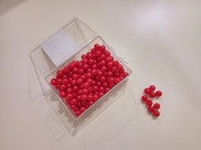Perline in plastica colore rosso