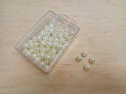 Perline in plastica colore avorio