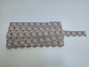 Pizzo in feltro ricamato con cappette colore marrone nuvolato