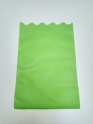 Buste in tnt misura media colore verde con bordo smerlato grande