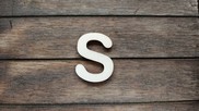 Lettera " S " in legno colore naturale
