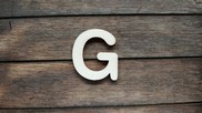 Lettera " G " in legno colore naturale