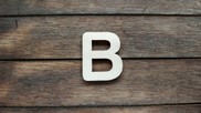 Lettera " B " in legno colore naturale