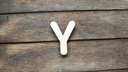 Lettera " Y " in legno colore naturale