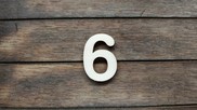 Numero " 6 " in legno colore naturale