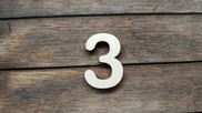Numero " 3 " in legno colore naturale