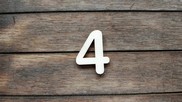 Numero " 4 " in legno colore naturale