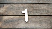 Numero " 1 " in legno colore naturale