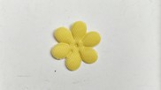 Fiore in tessuto colore giallo